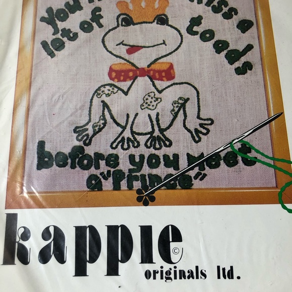 Vintage Kappie Originals Creative Stitchery 1976 “Kiss Toad” “10x10 - Picture 2 of 10